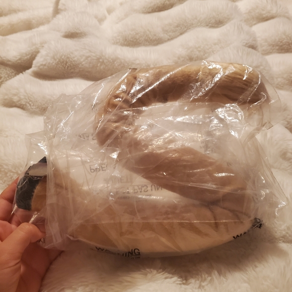 Lion Tail Clip On - Picture 1 of 3